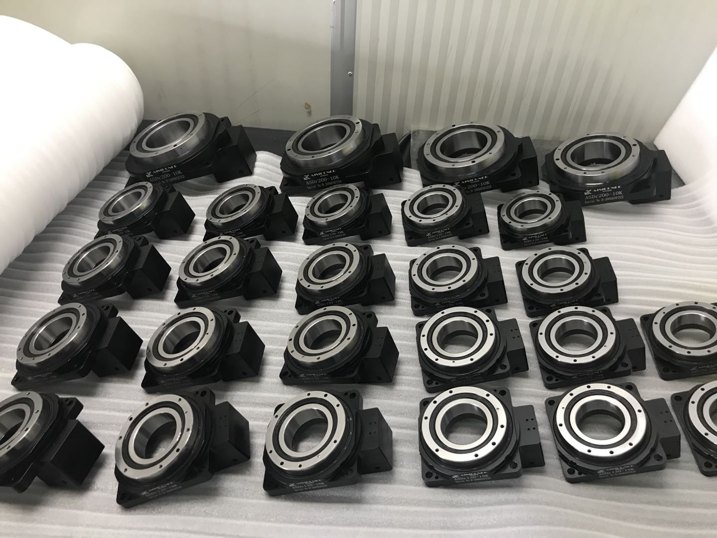 艾伺顿尔中空旋转平台减速机